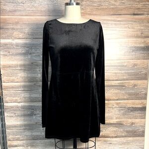 Forever 21 Black Velvet Long Sleeve Shift Dress NWT